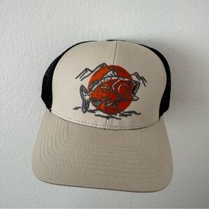 NWT FISH CAMPING TRUCKER HAT OS